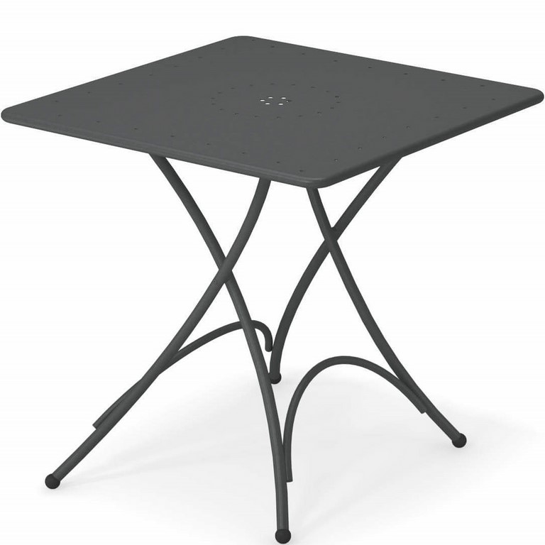 Pigalle Emu Tables and chairs