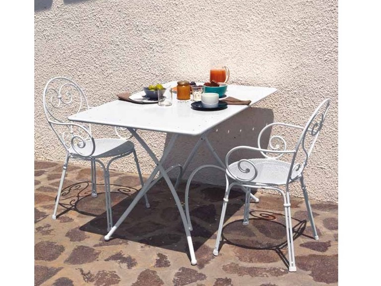 Pigalle stackable chair Emu