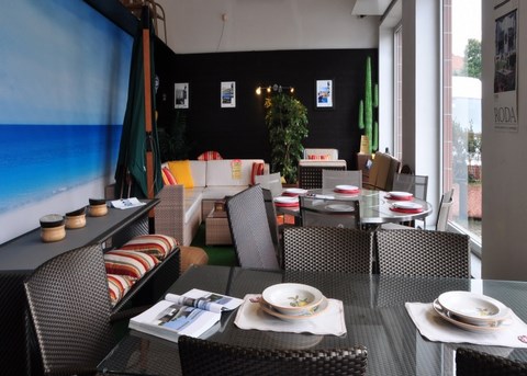 headquarder and show-room centro mobili giardino