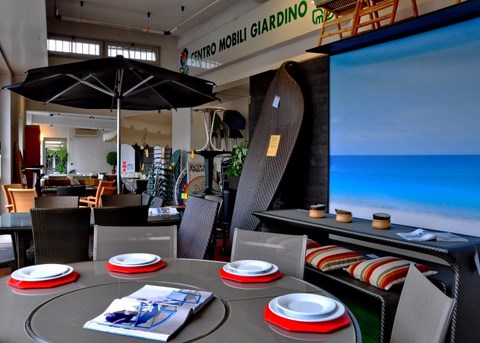 headquarder and show-room centro mobili giardino