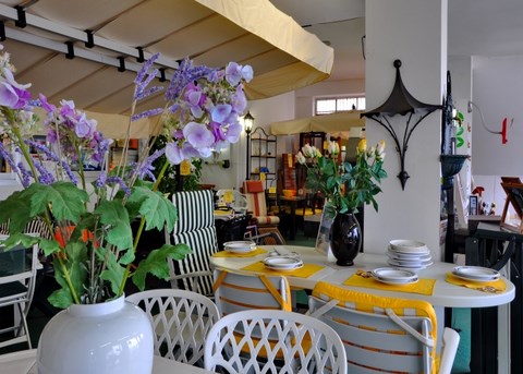 headquarder and show-room centro mobili giardino